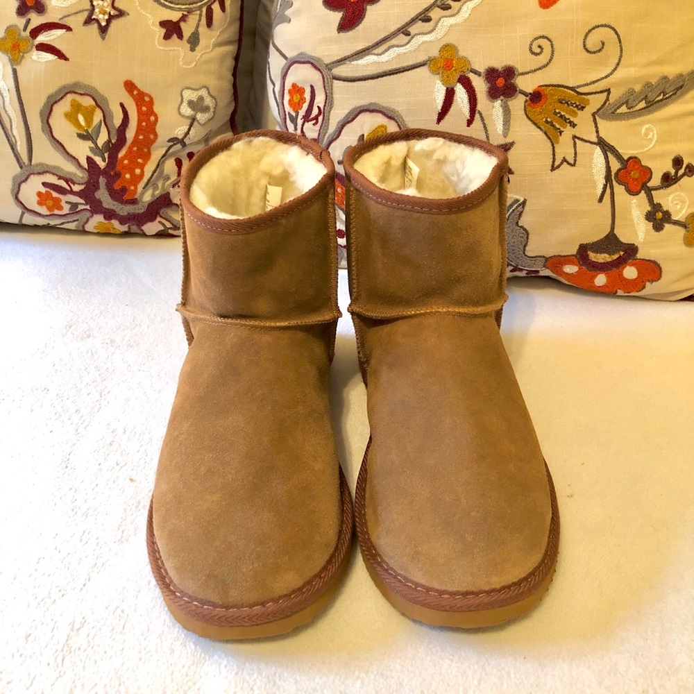 SOLD. EMU RIDGE Australia wool booties
